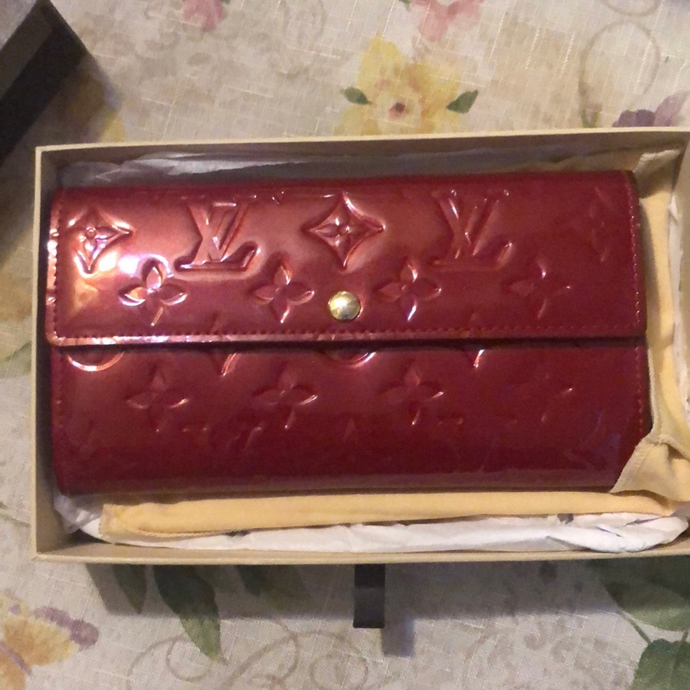 Louis Vuitton Vernis Sarah Wallet